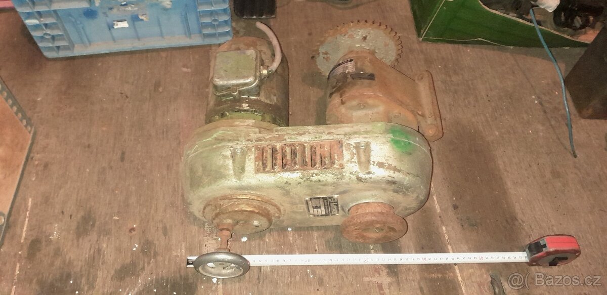 Elektromotor s převodovkou - 2