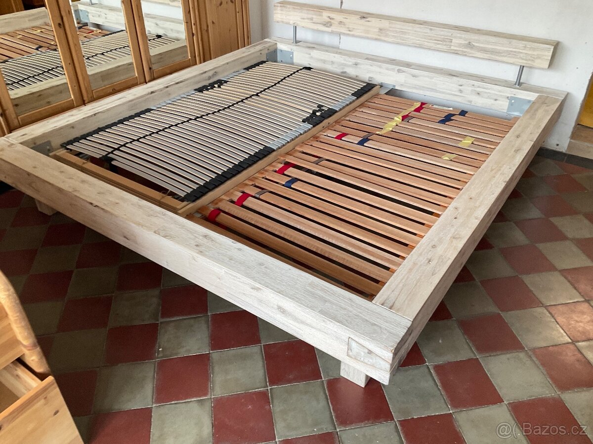 Velká manželská postel akácie Masiv - 2