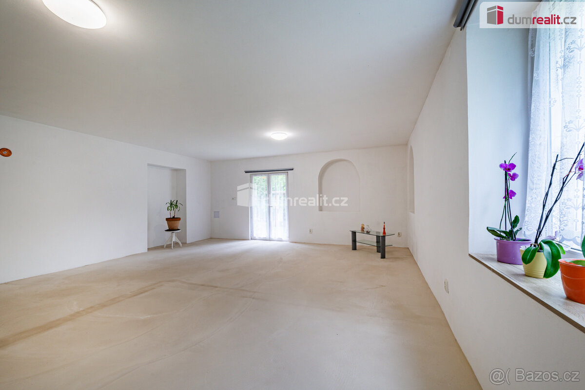 Krásný samostatný prostorný byt 3+1 po kompletní rekonstrukc - 2