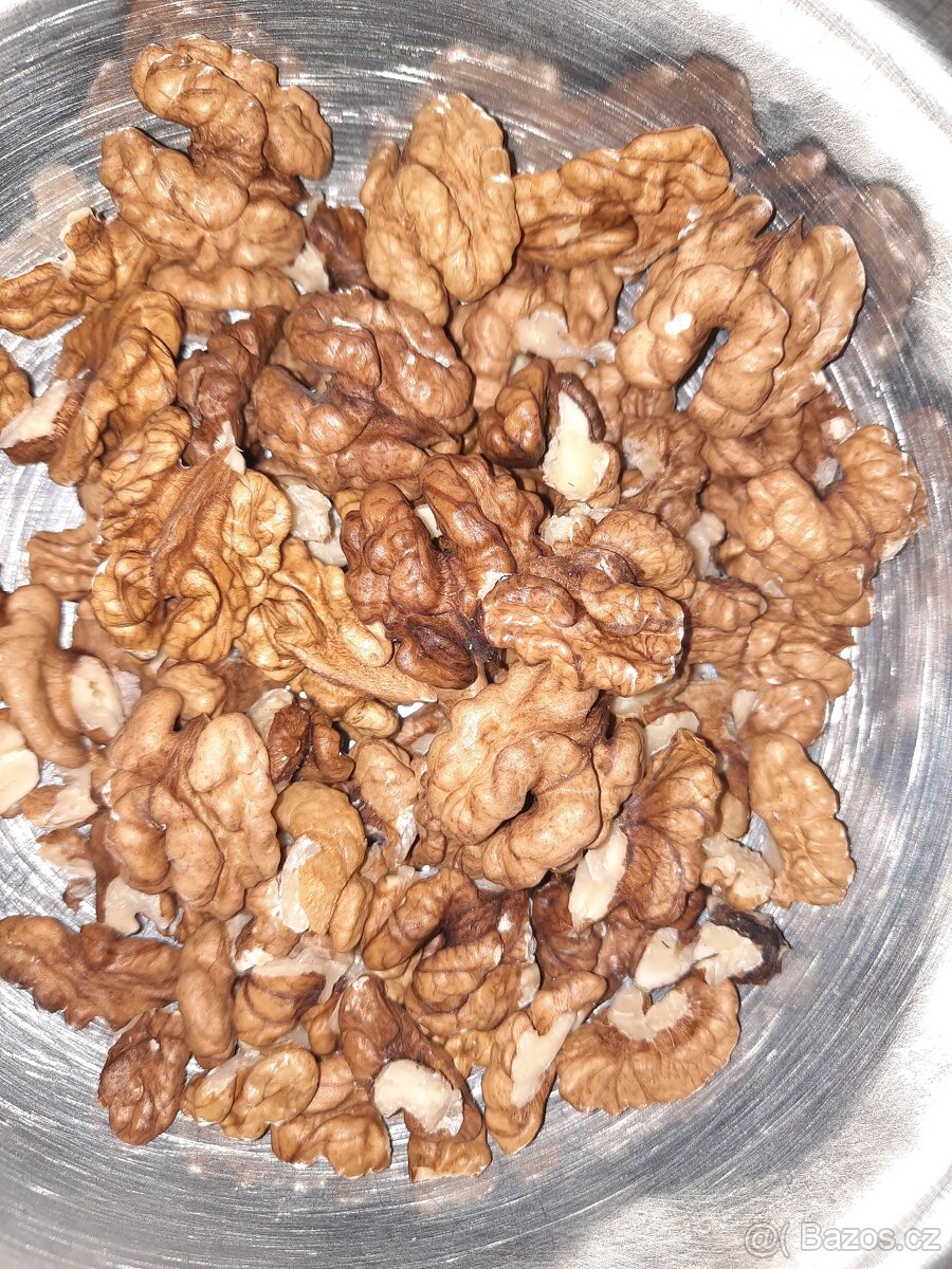 Vlašské ořechy loupane - 2