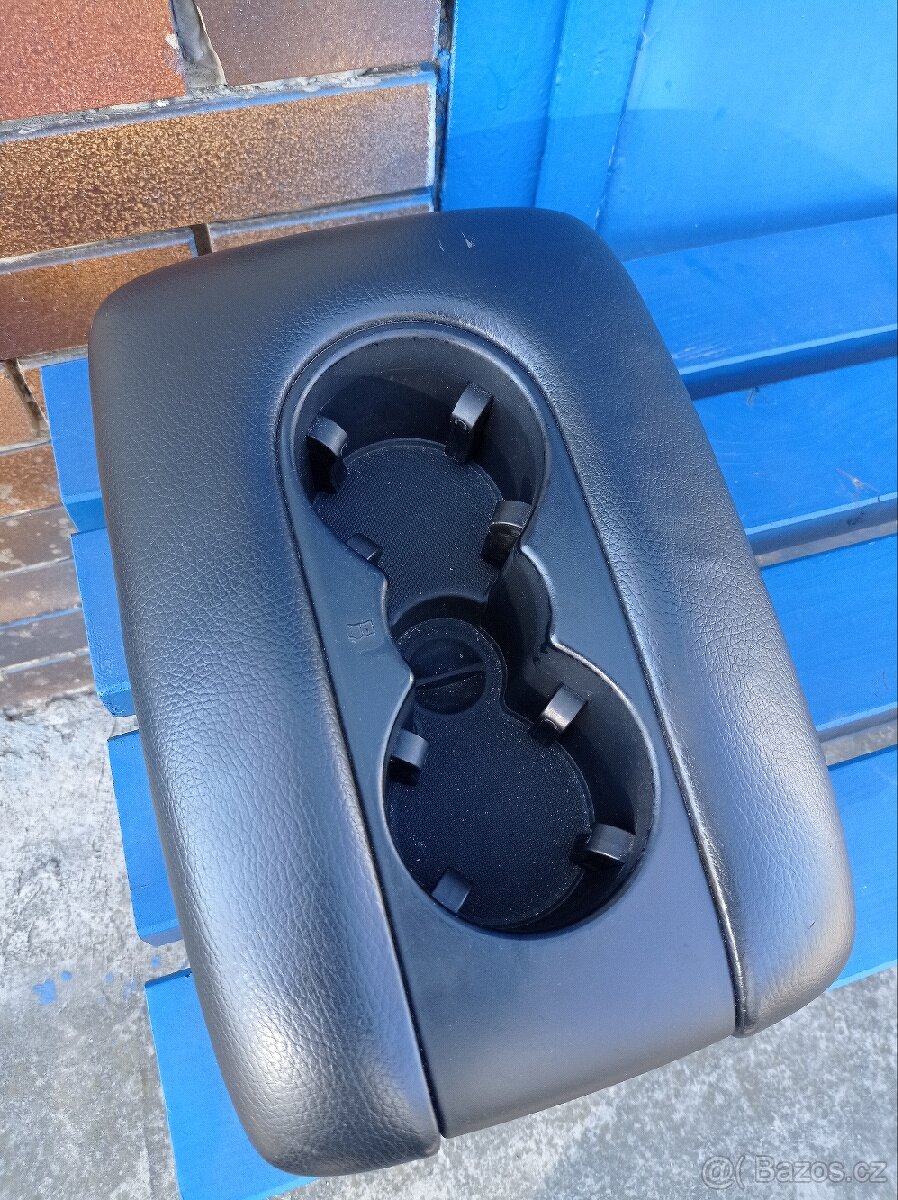 Audi Q7 Loketní opěrka. - 2