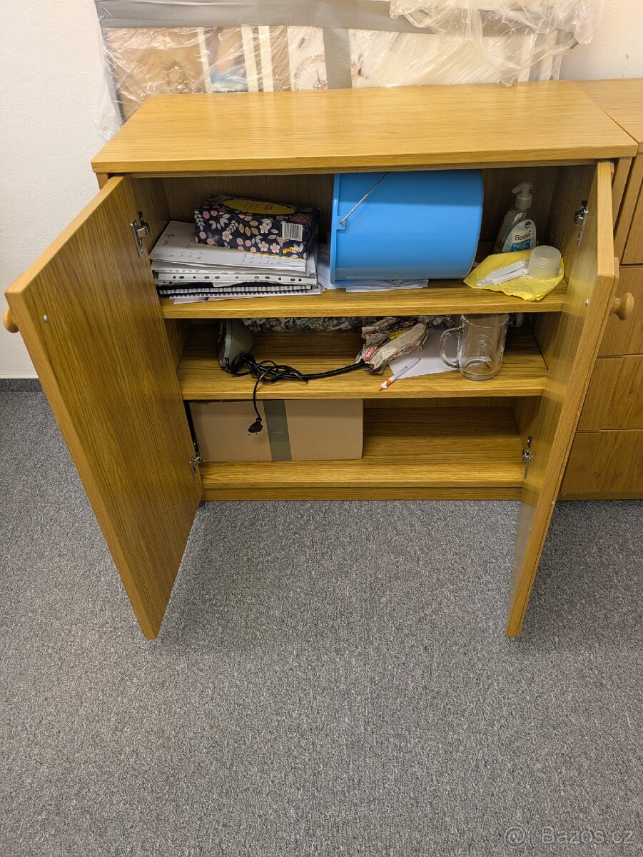 Dřevěná komoda - 2