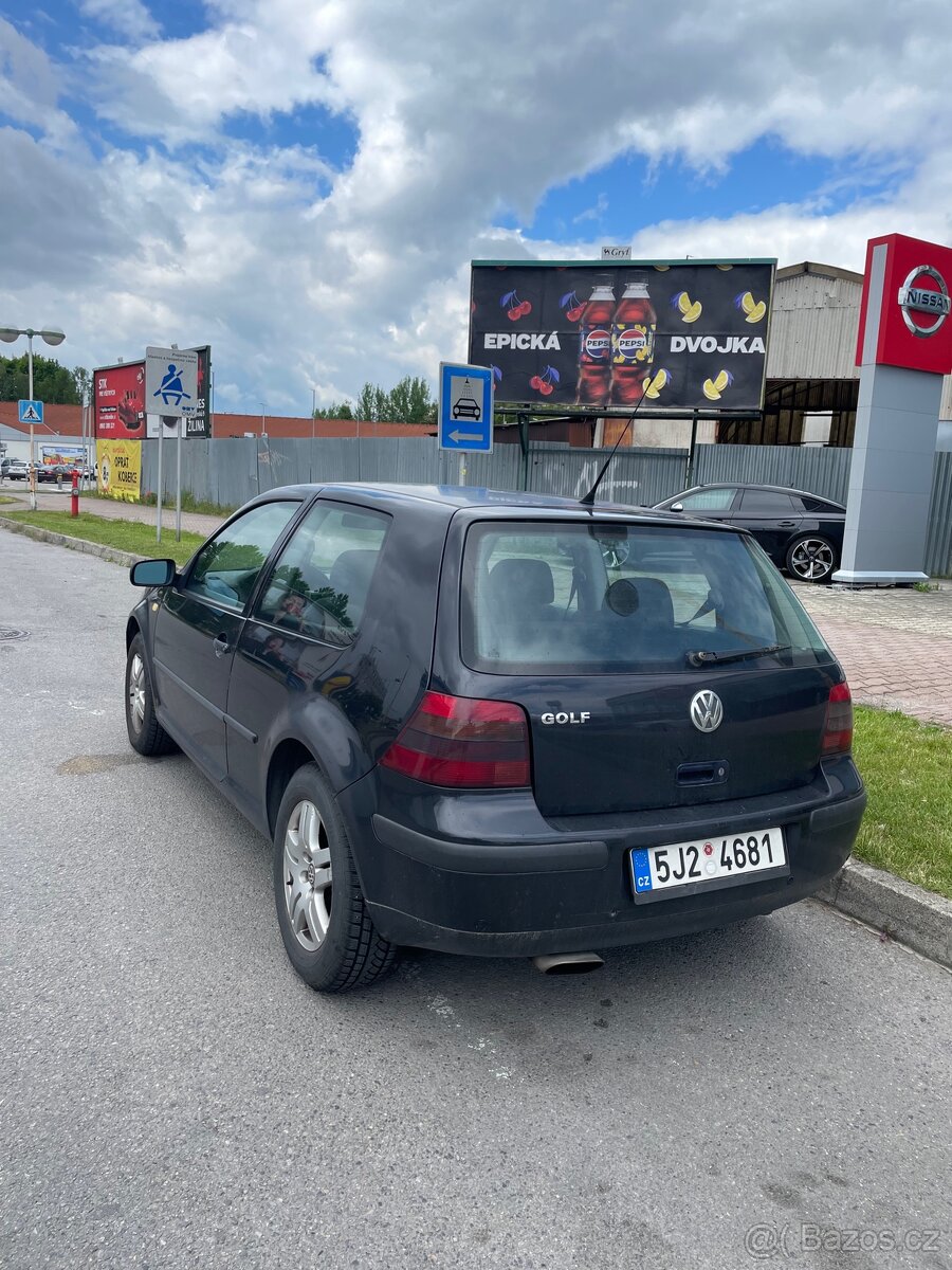 Golf 4 - 2