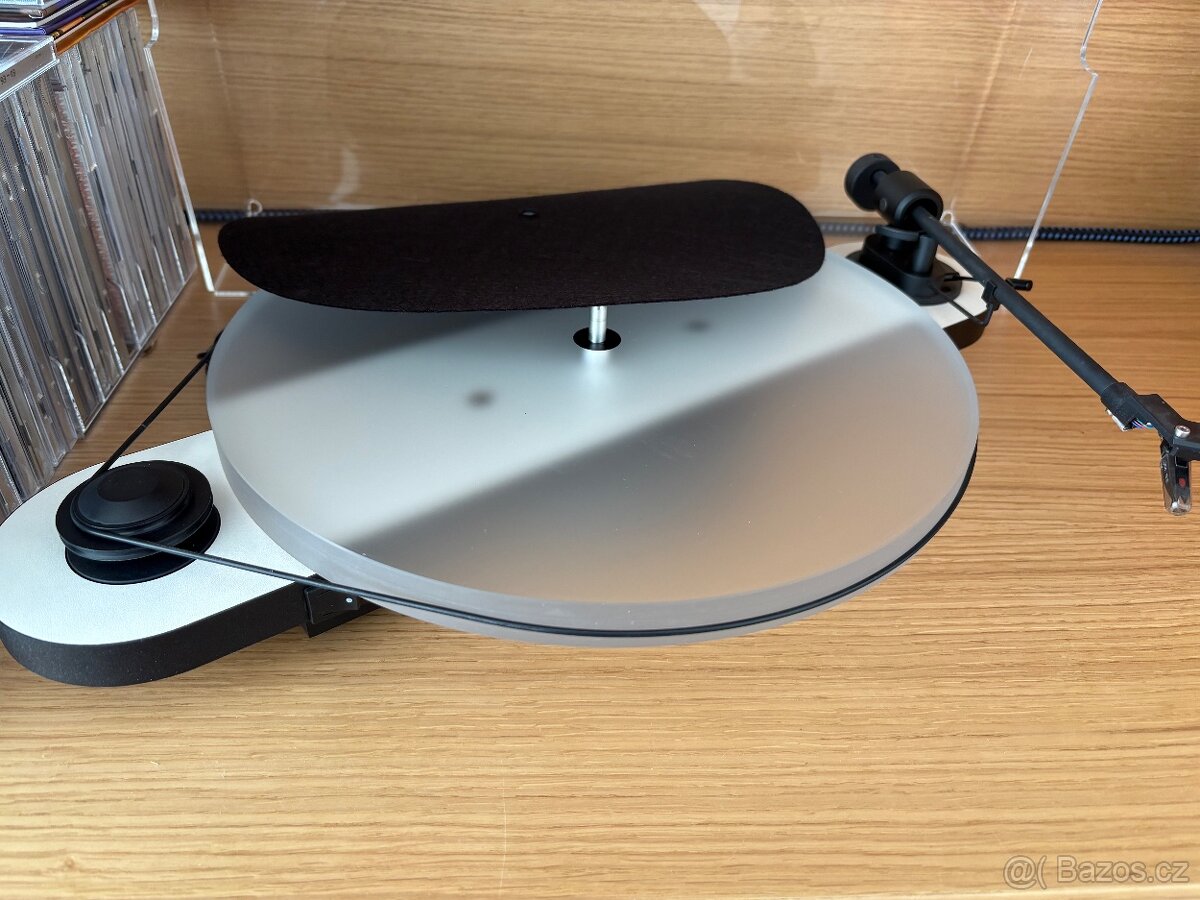 Prodam Gramofon Pro-ject elemental - 2