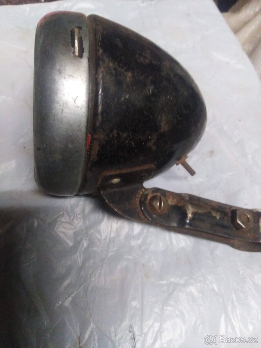 starší světlo na moped nebo motokolo.Vis foto - 2