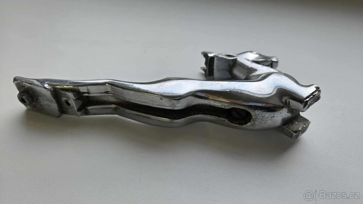 Jelen na kapotu Volha GAZ 21 - 2