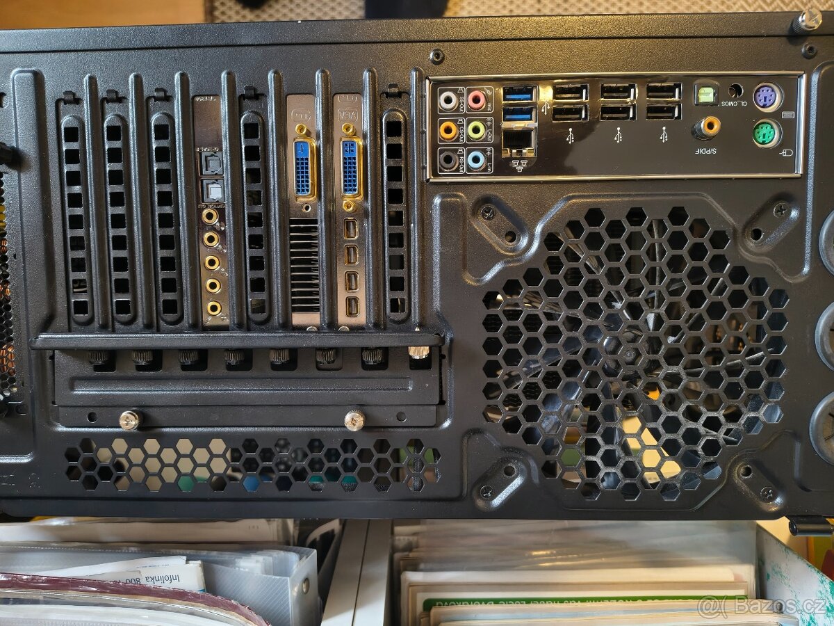 PC skříň Thermaltake Level 10 GT - 2