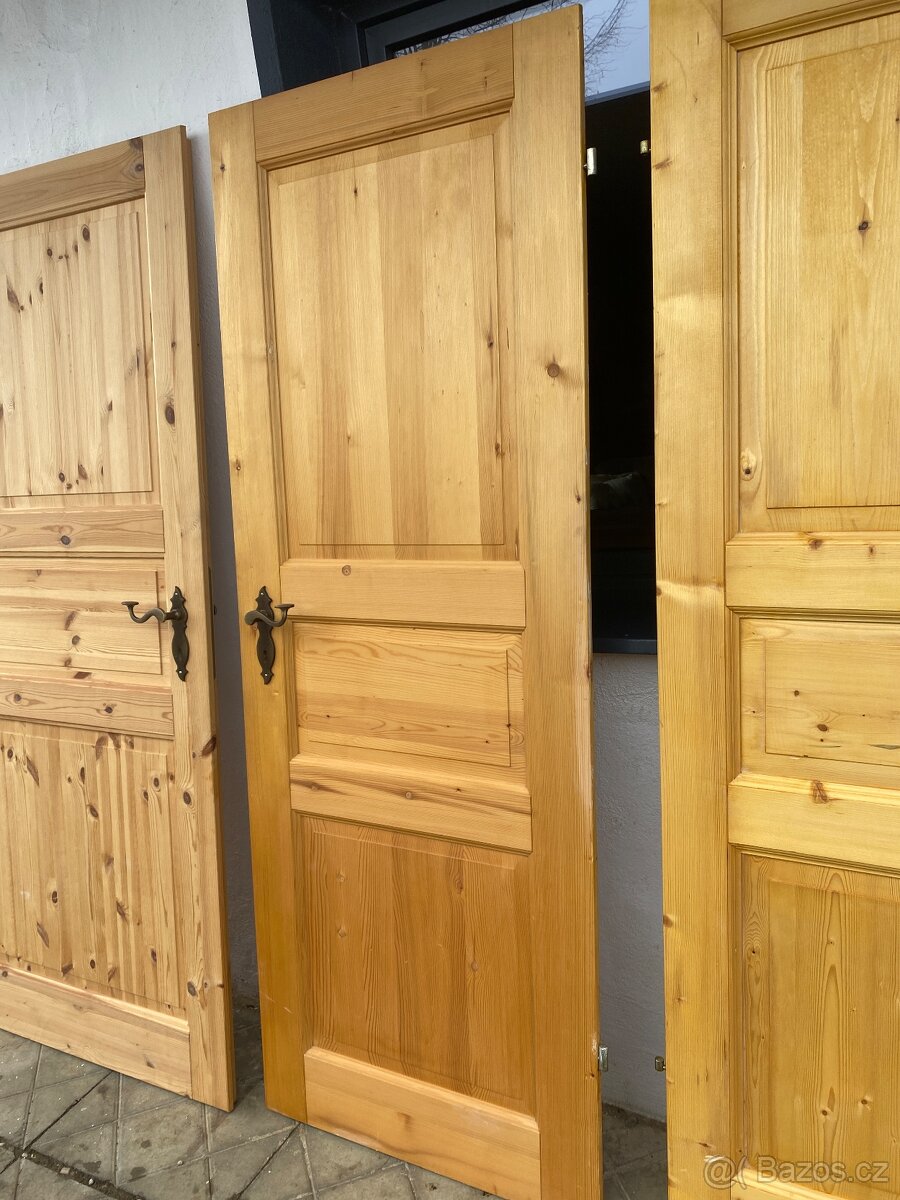 Masivní dveře pravé 70 cm - AKCE doprava - 2