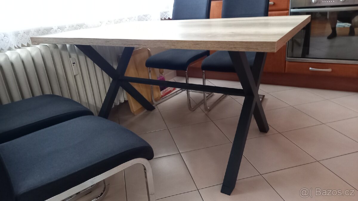 Jídelní stůl - 2
