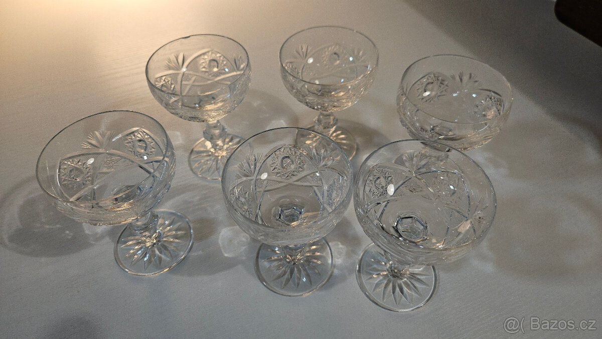 Sada Skleniček z Broušeného Skla - 2
