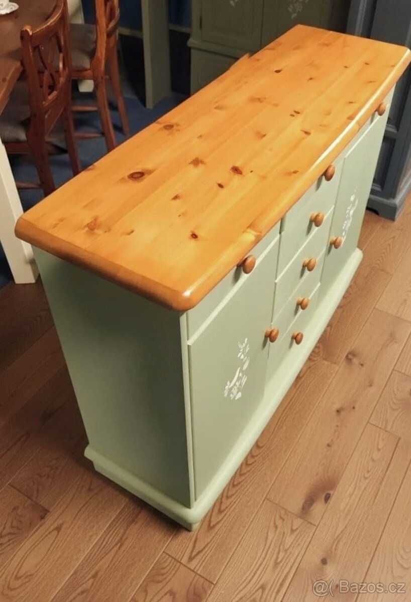 Komoda Cottage Green s ptáčky. - 2