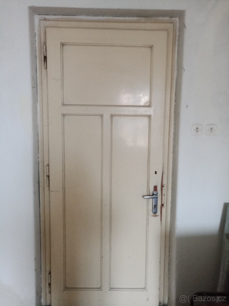 Staré dveře včetně zárubní 90 - 2
