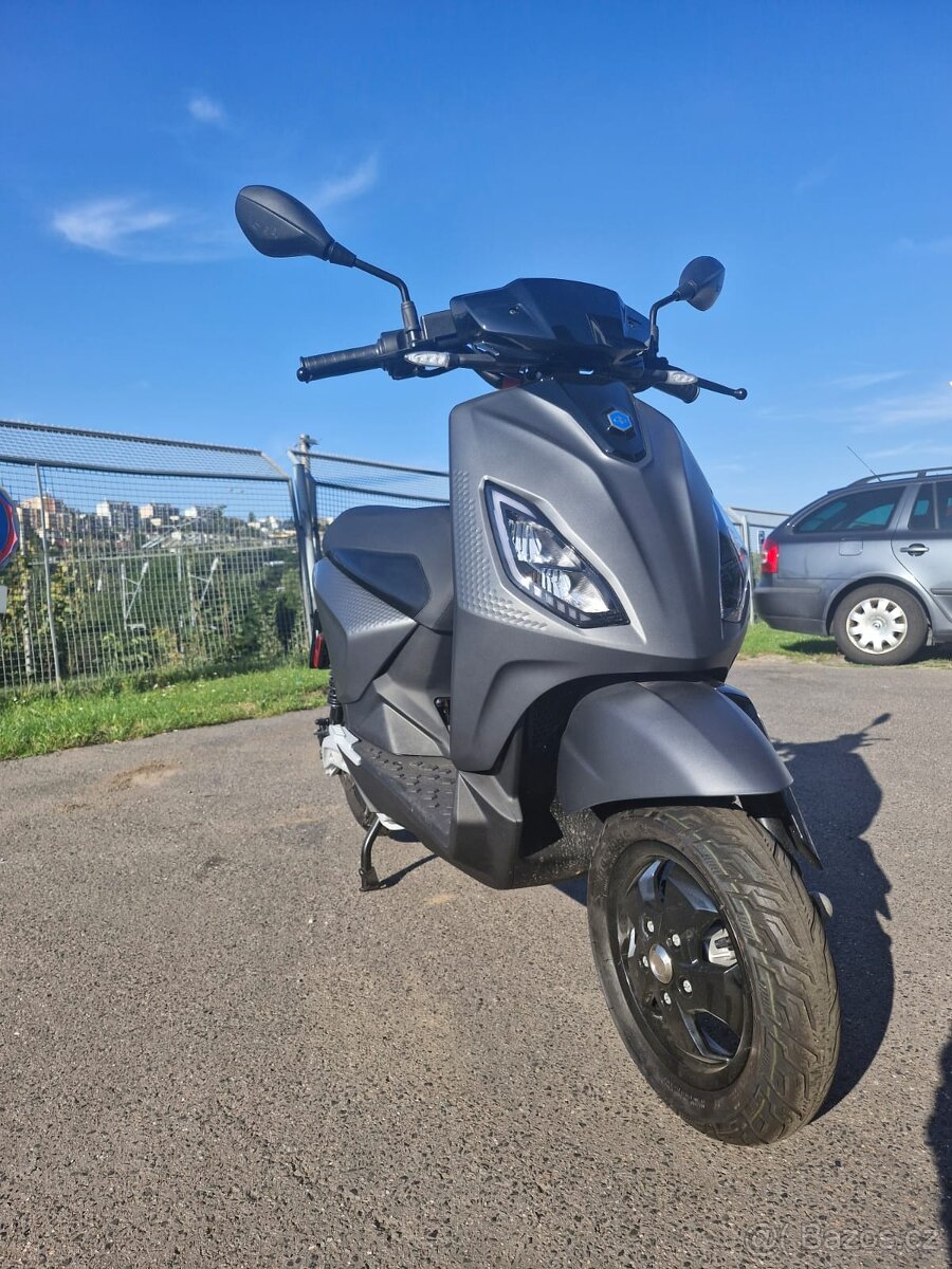 PIAGGIO 1 L3 E5 - předváděcí motocykl - 2