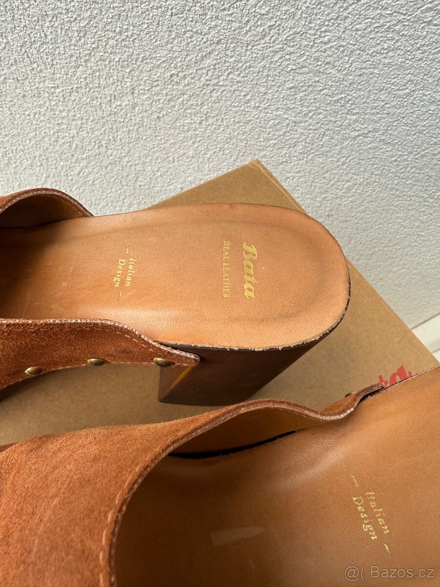 Hnědé semišové sandály od Baťa (velikost 39) - 2