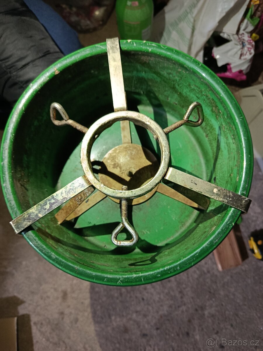 Prodám dva stojany na vánoční stromeček - 2