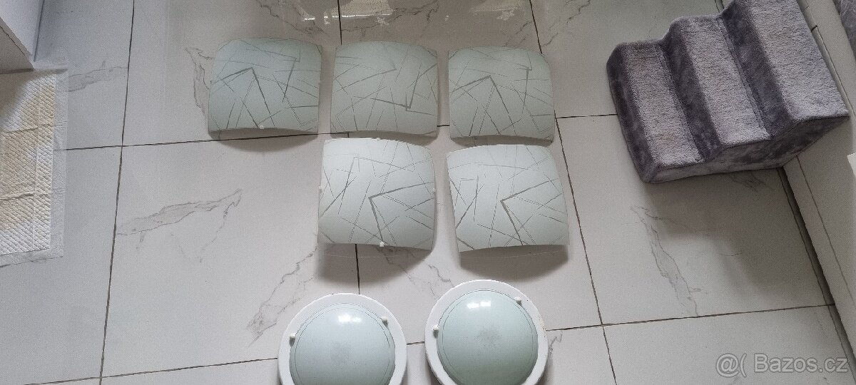 7 ks stropních světel včetně žárovek - 2