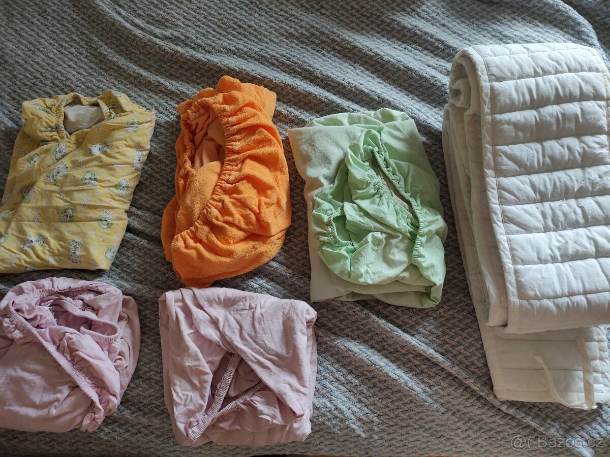 Matrace (nová) 60x120cm + 5x prostěradlo + mantinel - 2