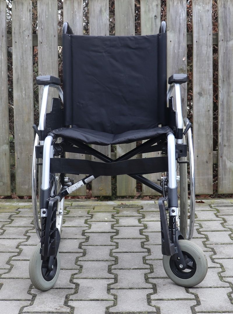 125-Mechanický invalidní vozík Meyra. - 2