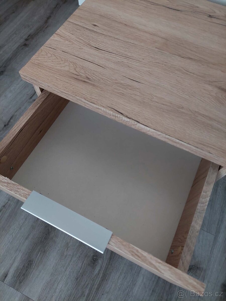 Větší noční stolek - 2