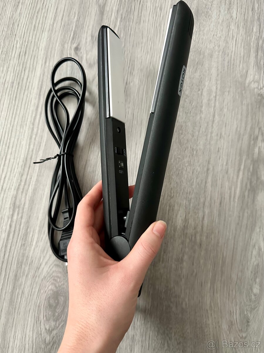 černa žehlička na vlasy - 2