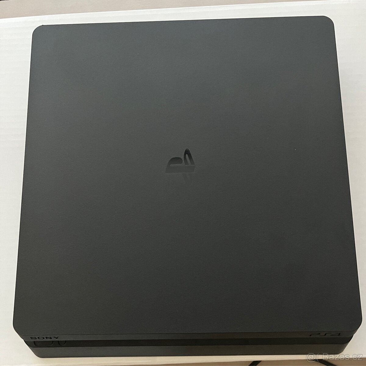 PS4 Slim (záruka do 26.10.2026) - 2