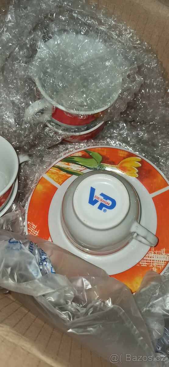 Porcelánový set značkových šálků s podšálky - 2