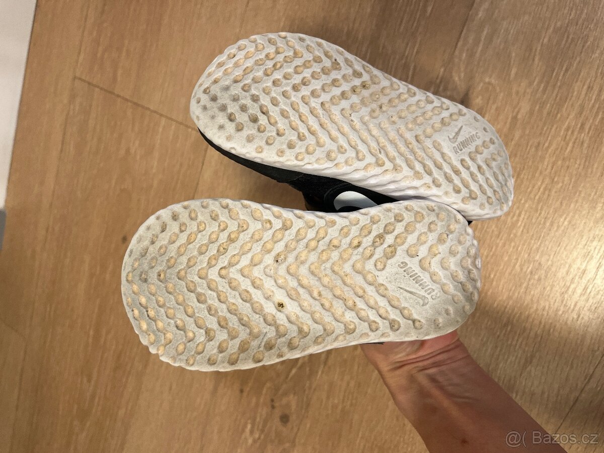 Nike Revolution 26 tenisky - 2