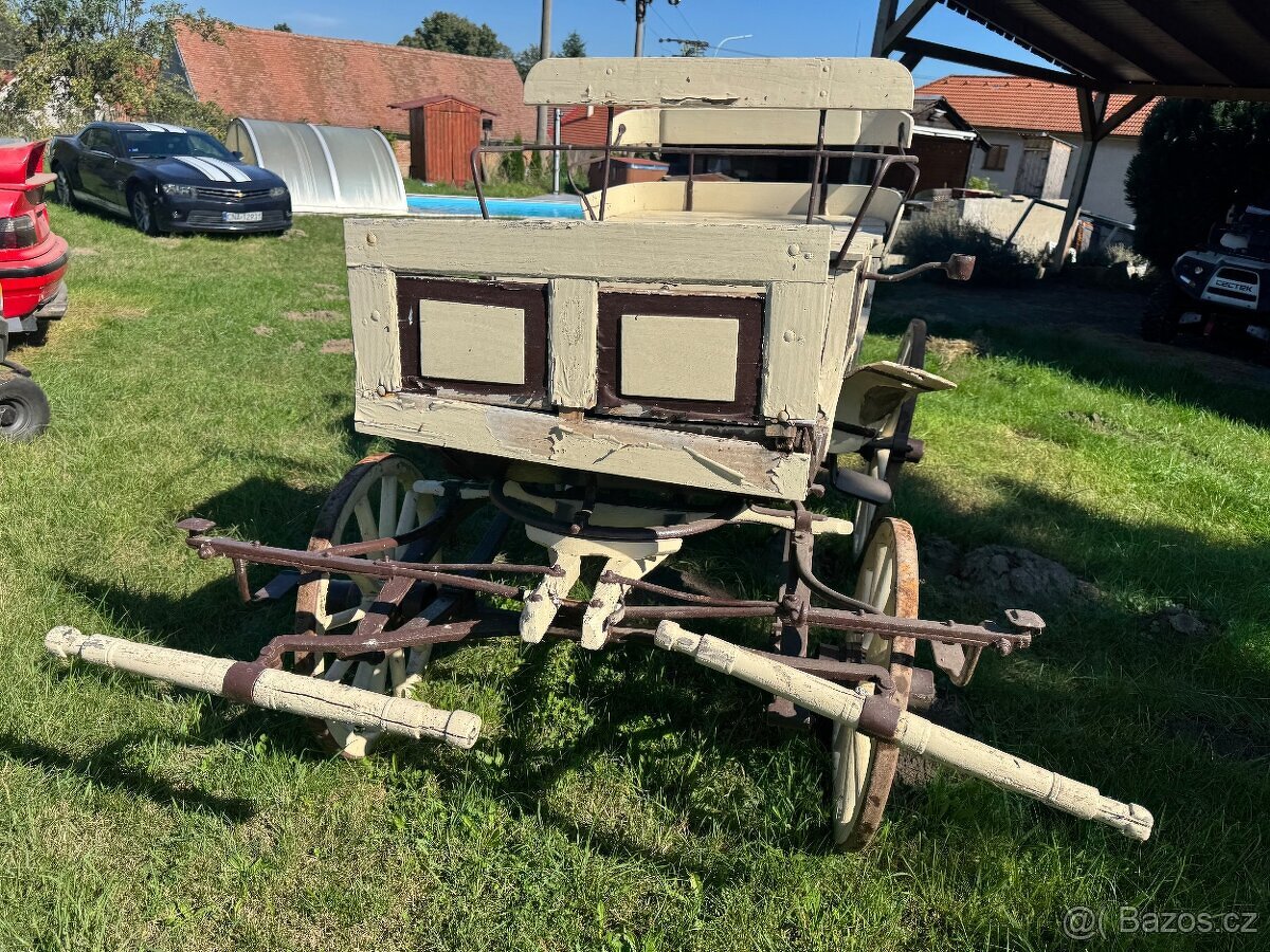 Hitoricy kocar – dveny, plne odpruzeny, k renovaci - 2