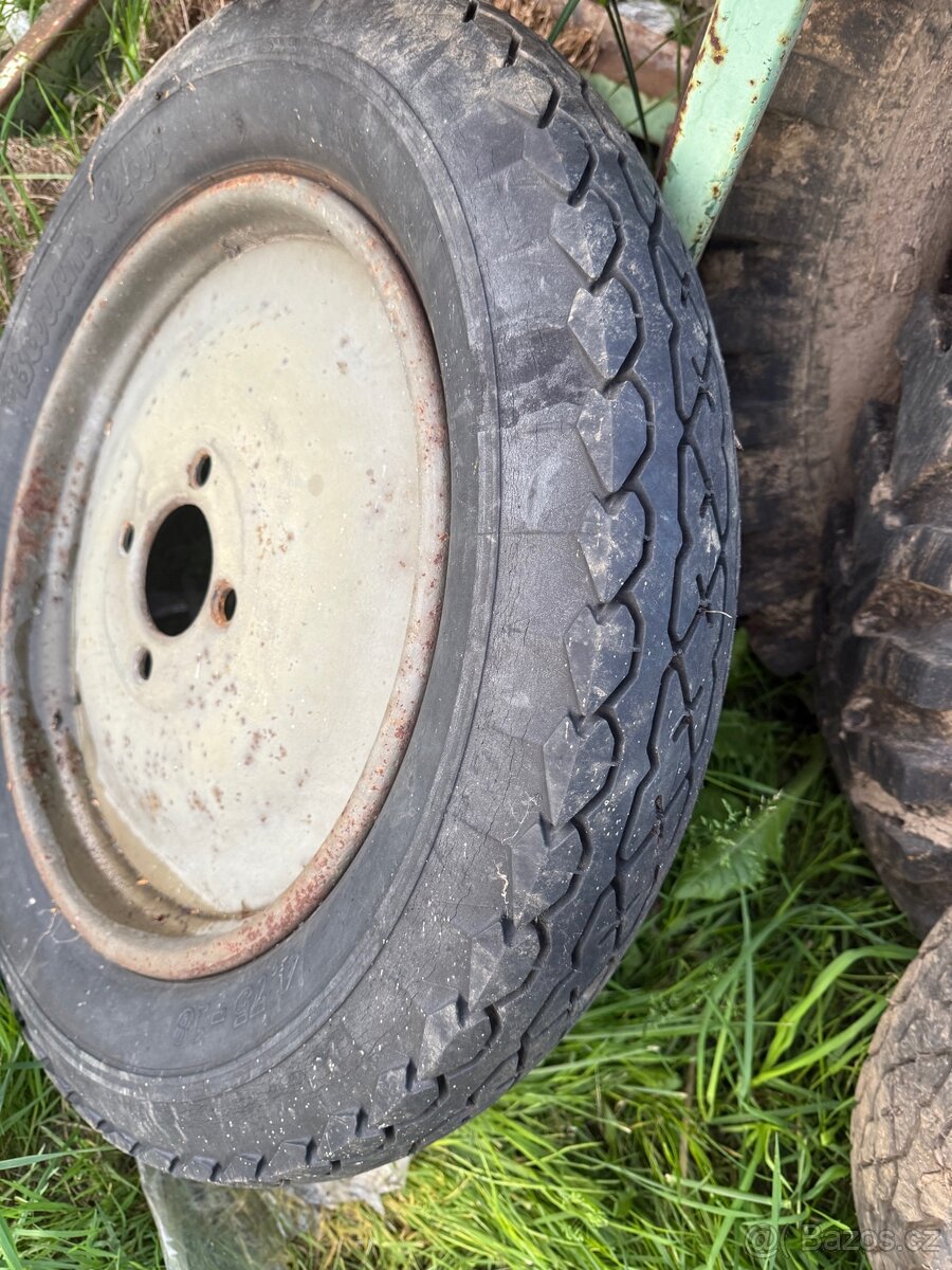 Prodam 2 kola netuším z ceho - 2