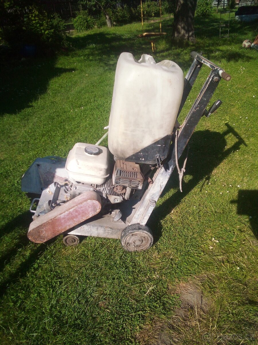 Řezačka betonu - 2