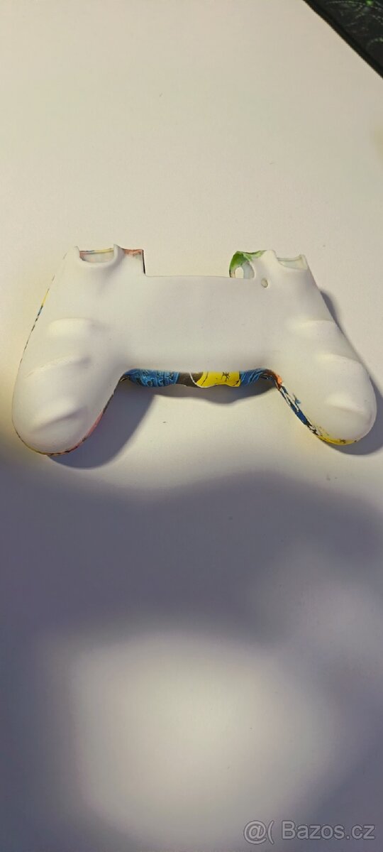 Prodám kryt na PS4 ovladač - 2
