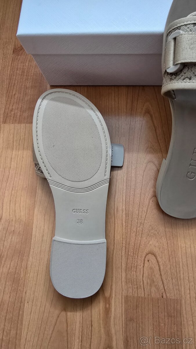 Dámské pantofle GUESS - 2