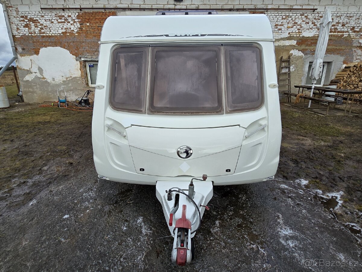 Karavan Swift Conoueror 655 Lux Pro 4/5 osob Pojezd - 2
