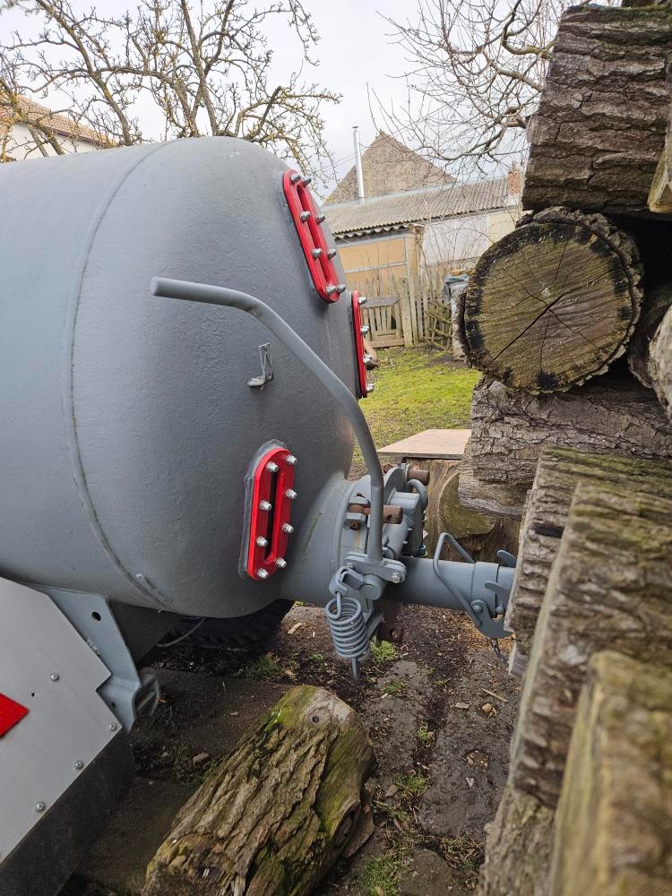 Traktorový přívěs cisterna 3000 l - 2