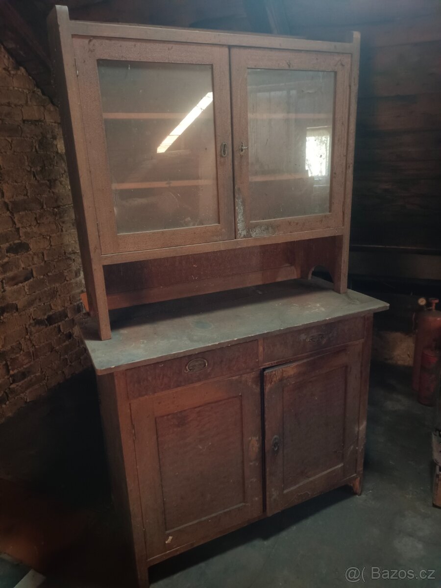 Kredenc - starý - 2