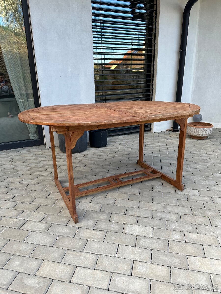 Dřevěný stůl - 2