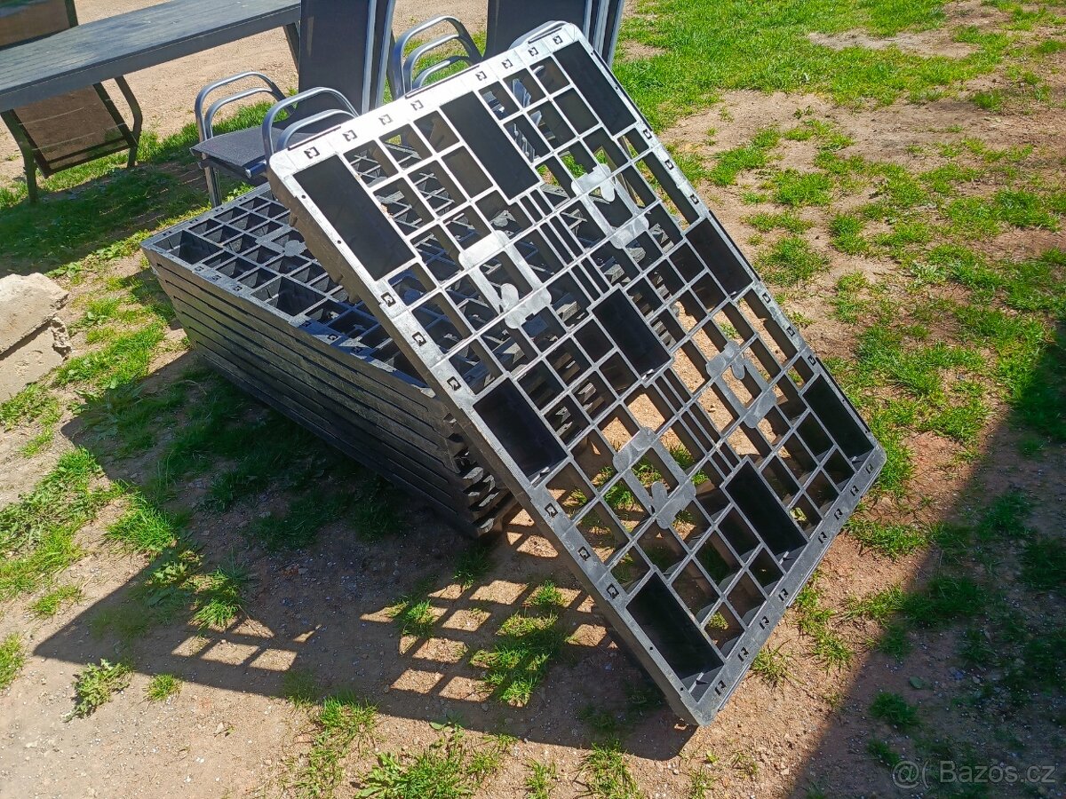 Palety plastové - 2