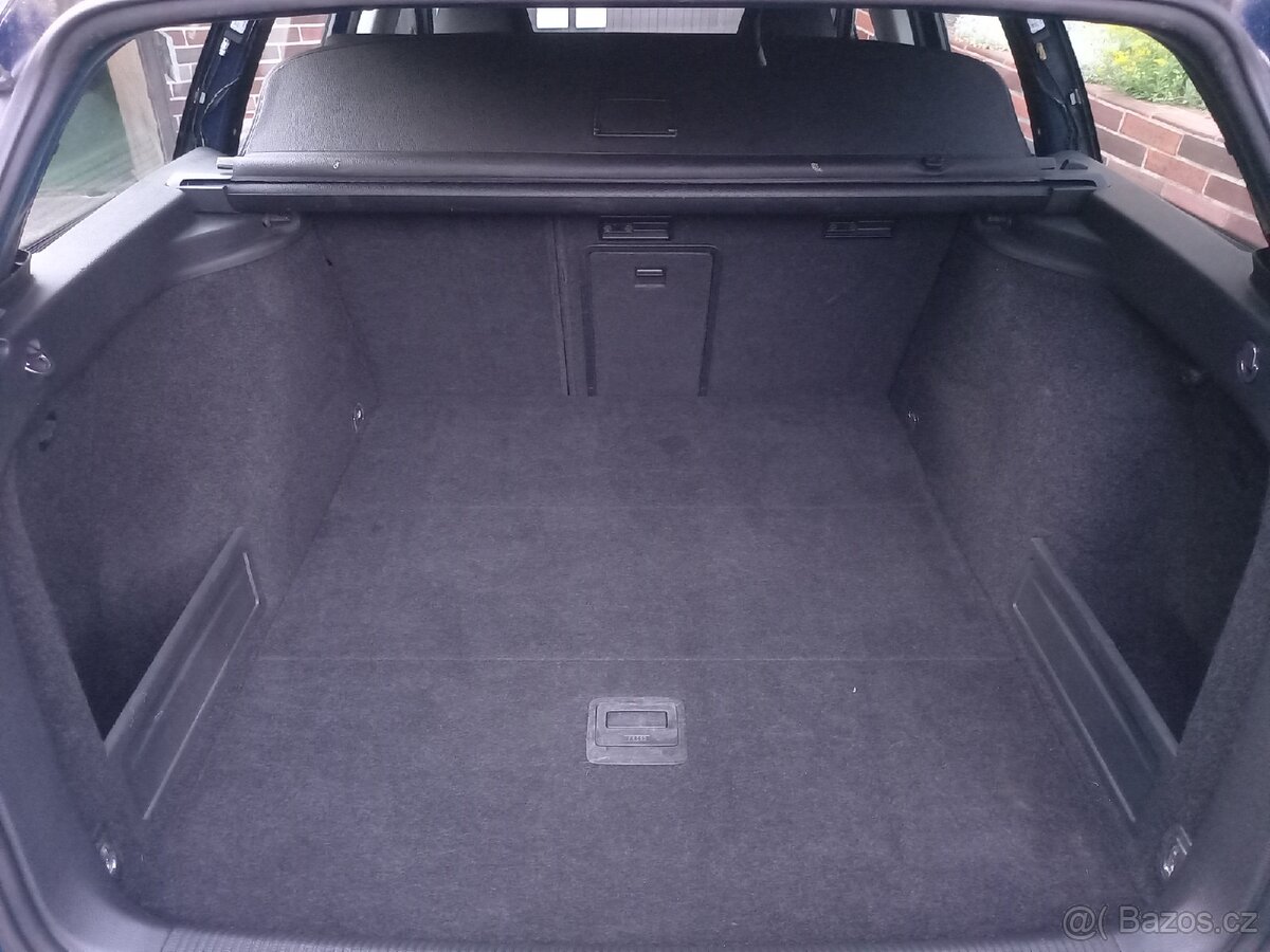 VW Passat B6 - dno kufru - 2