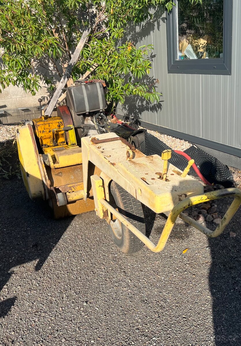 Vibrační válec Stavostroj - 2