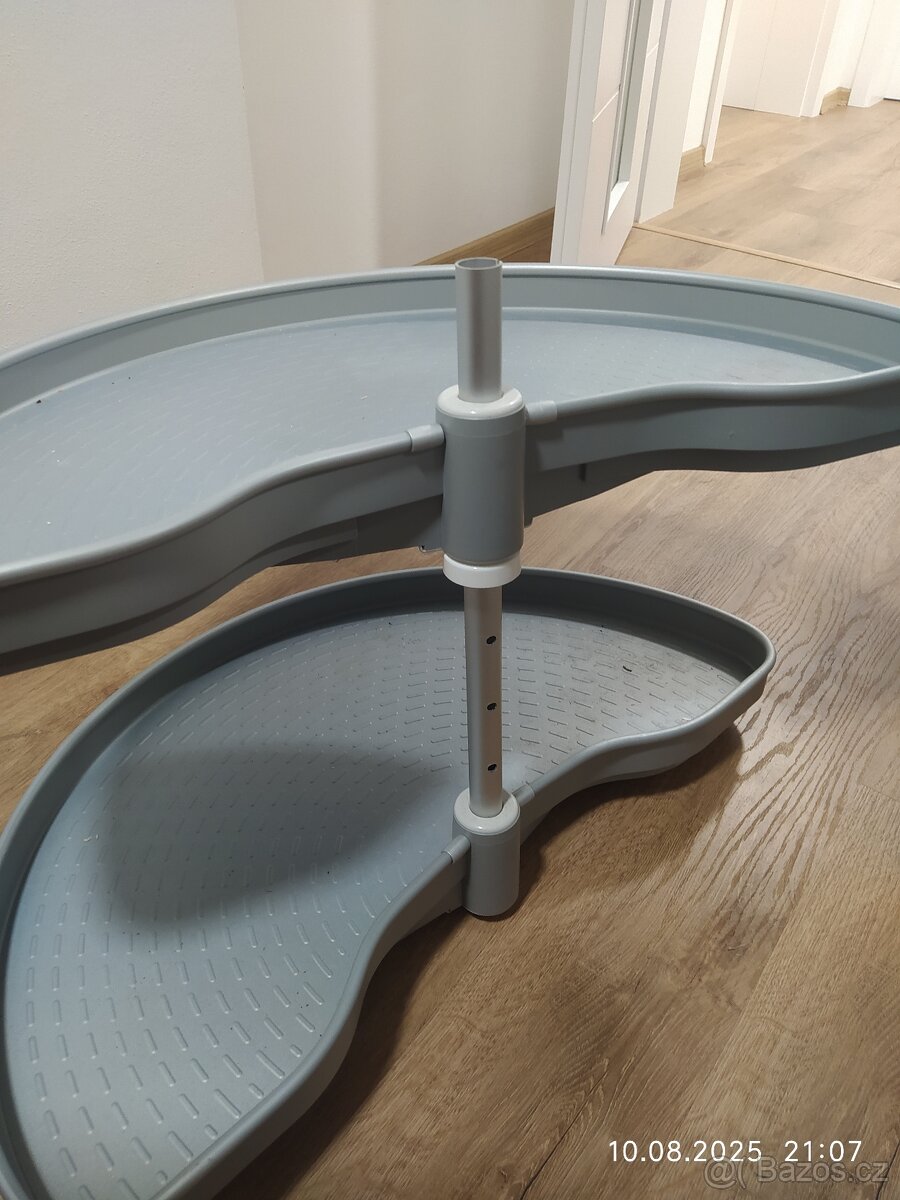 Otočné police do kuchyňské linky - 2