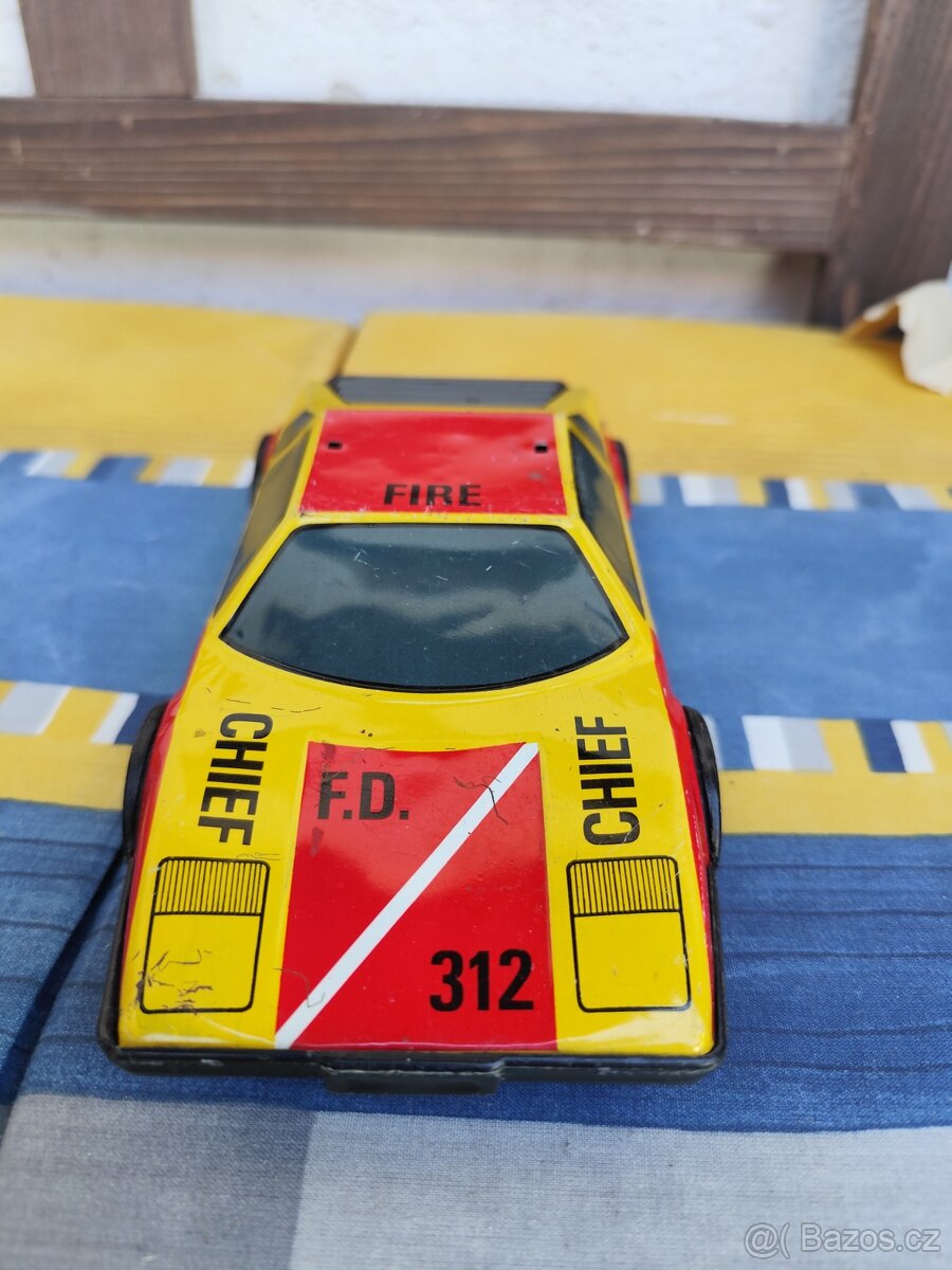 Staré plechové auto - 2