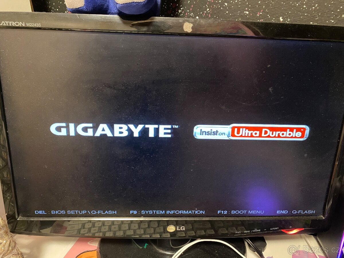 Gigabyte GA-970-GAMING + case - 2