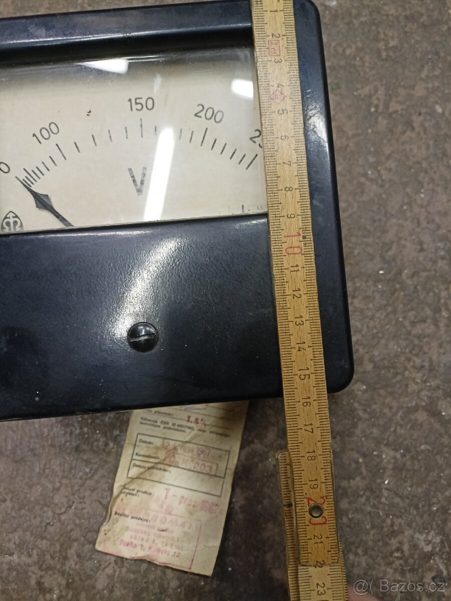 Voltmetr bakelitový ručičkový, do panelu - 2