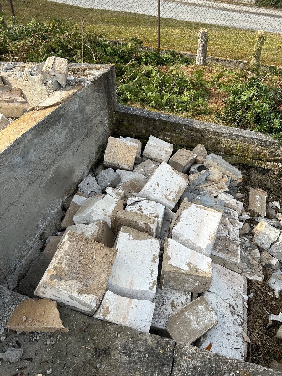 Tvárnice a cihly zadarmo - 2