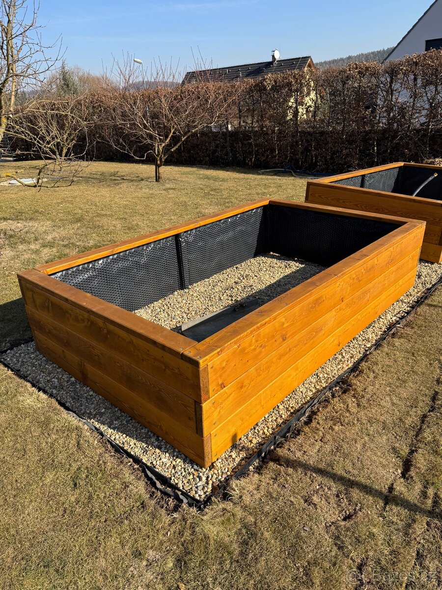 Modřínové vyvýšené záhony - 2