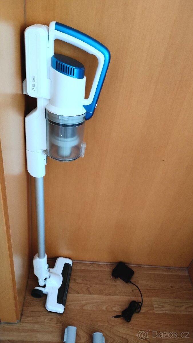 Tyčový vysavač Amazon Basics 2v1 - 2