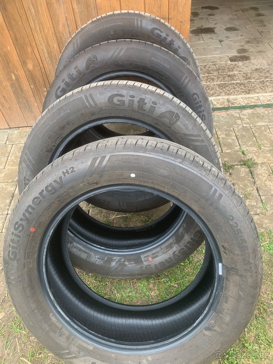 Letní pneu 225/55/17 - 2