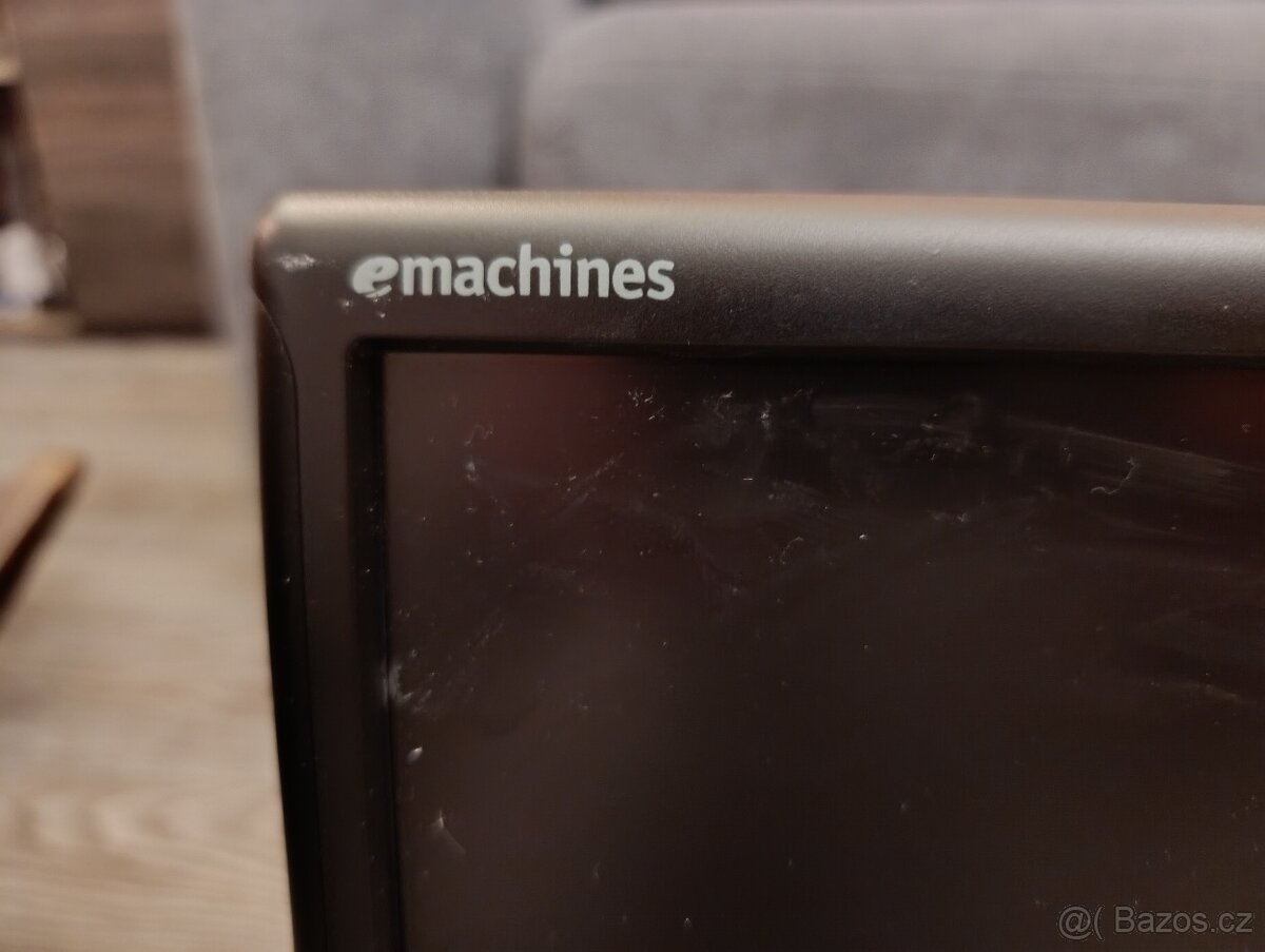 Monitor + klávesnice - 2