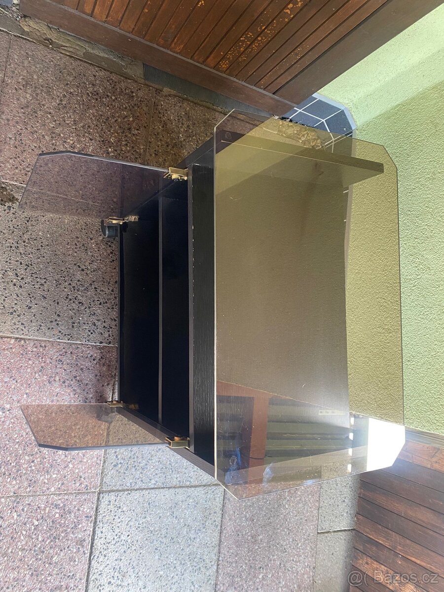 Skříňka pod TV - 2