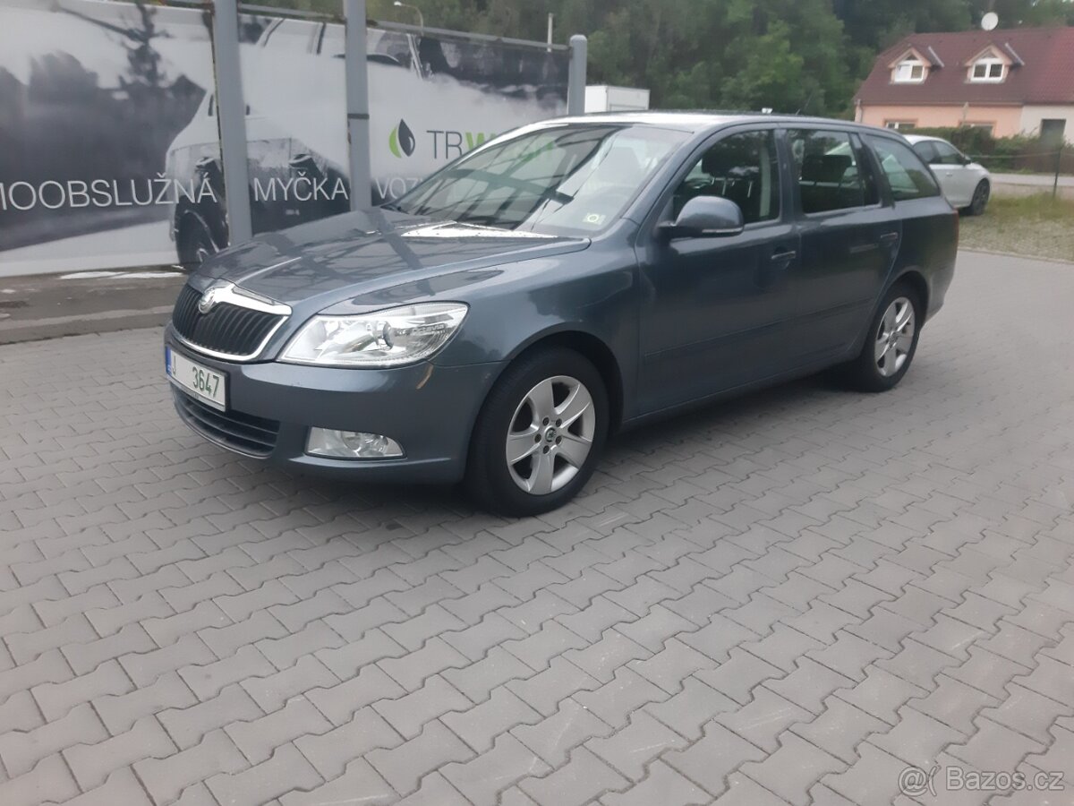 Škoda Octavia Combi II Facelift 2.0 TDI Navig. 2x sada pneu - 2